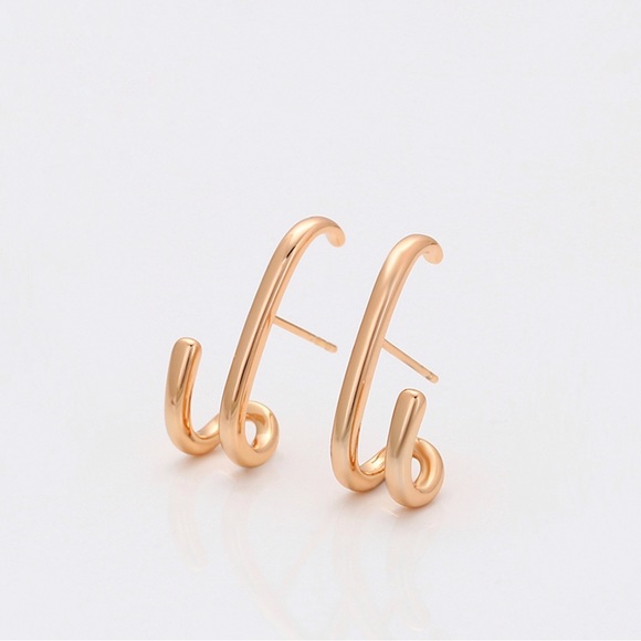 Huggie Earrings 18k Gold Plated Claw Earrings - Picture 9 of 16